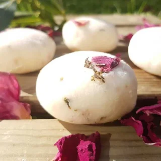 Champú Sólido Low poo de leche de cabra, rosa y menta